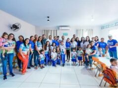 Prefeito Fernando Pessoa entrega livros didáticos adquiridos com recursos do próprio município