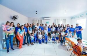 Prefeito Fernando Pessoa entrega livros didáticos adquiridos com recursos do próprio município