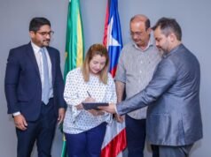 Iracema Vale assina termo de implantação do programa ‘Papel Zero’ na Assembleia