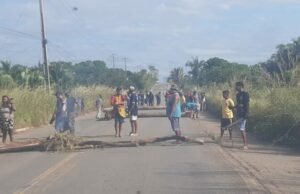 Índios realizam protesto e interditam trecho de BR no Maranhão