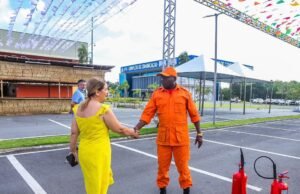 Iracema Vale confere detalhes da estrutura do ‘Arraial da Assembleia’