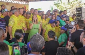 Iracema Vale afirma que pavimentação da estrada que dá acesso à Praia de Araoca impulsiona turismo na região
