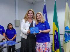 Iracema Vale é homenageada com placa “Deputada Municipalista” concedida pela UNEPP