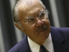 Sarney passa bem após sofrer queda em casa