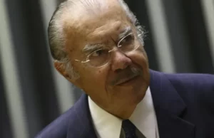 Sarney passa bem após sofrer queda em casa