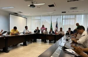 CCJ aprova projetos sobre carteira estudantil digital e programa de capacitação