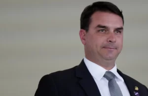 “É um perigo botar no Supremo alguém que vai perseguir os políticos”, diz filho de Bolsonaro sobre Flávio Dino