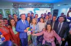 Assembleia recebe Plano Plurianual e Lei Orçamentária-2024 do Governo do Estado