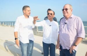 Julinho e Hildo Rocha visitam obras em Ribamar