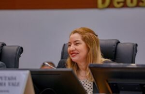 Requerimento de Iracema Vale garante aprovação imediata de projeto que prioriza o pagamento do novo piso da enfermagem