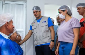 Tiago Fernandes acompanha mutirão de cirurgias oftalmológicas