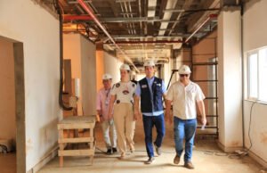 Tiago Fernandes vistoria obras do Hospital da Região Tocantina
