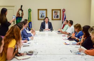 Felipe Camarão dialoga com Sinproesemma sobre pautas da educação estadual