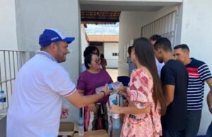 Prefeito Fernando Pessoa leva apoio com kits basicos para estudantes de Tuntum que fizeram prova do Enem