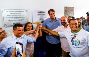 Orleans Brandão entrega areninha esportiva e escolas em Colinas