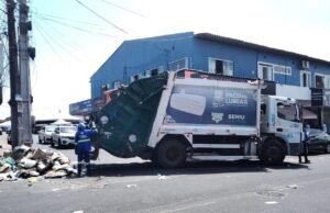 Equipes da SEMIU recolhem lixo acumulado nas ruas de Paço do Lumiar