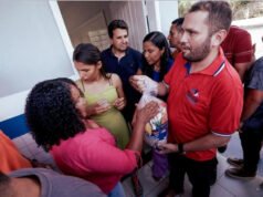 Prefeito Fernando Pessoa entrega obras e cestas básicas