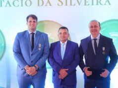 Orleans Brandão recebe Medalha Simão Estácio da Silveira