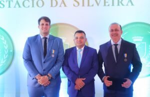 Orleans Brandão recebe Medalha Simão Estácio da Silveira