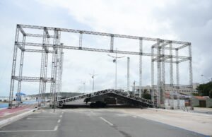 Avenida Litorânea é preparada para o Réveillon