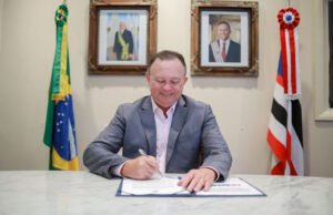 Proposta de reajuste salarial dos professores à Assembleia Legislativa