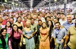 Brandão e Paulo Casé comemoram a entrega de 3 mil carrinhos do Minha Renda
