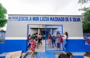 Fernando Pessoa entrega Escola climatizada e totalmente recuperada no assentamento Santana
