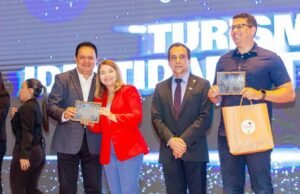 – Iracema Vale participa da solenidade de entrega do 12º Prêmio Sebrae Prefeitura Empreendedora
