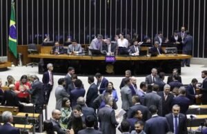 Câmara faz recesso informal para que deputados se concentrem em negociações eleitorais