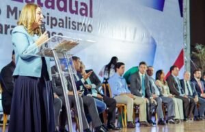 Iracema Vale ressalta importância da colaboração para fortalecimento dos municípios durante congresso da Famem