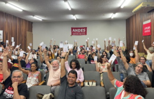 Professores da UFMA decidem por manutenção de greve