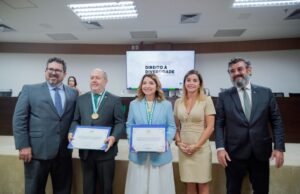 Iracema Vale é homenageada com Medalha Liberdade e profere palestra sobre presença feminina em espaços de poder