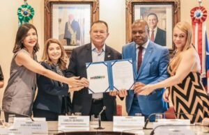 Iracema Vale participa de solenidade de implementação de políticas públicas voltadas para pessoas LGBTI+