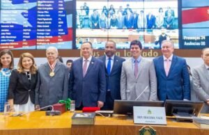 José Sarney é homenageado com a maior honraria do Legislativo maranhense