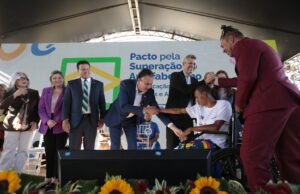 Camarão participa de lançamento do Pacto Nacional pela Superação do Analfabetismo