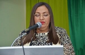 Prefeita de Anapurus é flagrada pedindo voto em troca de obra