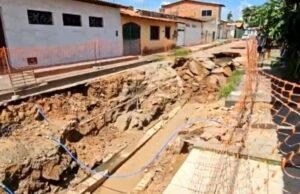 Cratera toma conta de rua no Maiobão e oferece grande perigo aos moradores