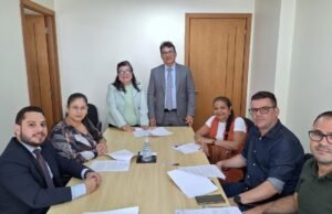 SMTT se compromete em regularizar emissão de carteira estudantil