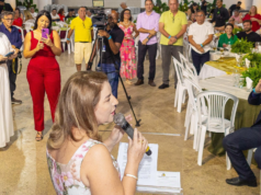 Iracema Vale anuncia sanção do PCCV dos servidores durante confraternização