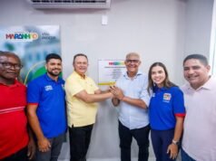 Brandão entrega obras em Bequimão e vistoria construção de estrada