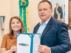 Iracema Vale participa da assinatura de MP que reajusta salário dos professores da educação básica