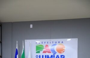 Fred Campos assina decreto que reduz jornada de trabalho dos professores de Paço do Lumiar
