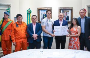 Bruno Lobo recebe maior honraria do Corpo de Bombeiros do Maranhão
