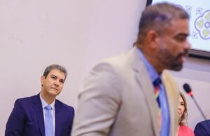 Presidente da Câmara cita estelionato eleitoral e chama Braide de palhaço em votação que derrubou veto de aumento salarial do prefeito