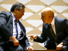 Dino acompanha Moraes em voto para condenar mulher que pichou estátua do STF