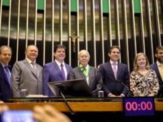 Brandão participa da homenagem aos 40 anos da redemocratização do Brasil