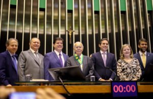 Brandão participa da homenagem aos 40 anos da redemocratização do Brasil