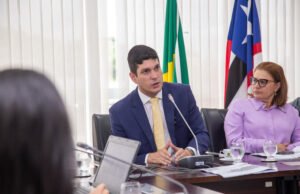 Tiago Fernandes apresenta relatório do quadrimestre anterior na Comissão de Saúde da Alema