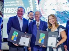 Iracema Vale prestigia cerimônia de lançamento do selo em comemoração aos 40 anos da redemocratização