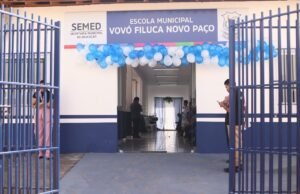 Fred Campos entrega nova escola no Novo Paço e aparelhos de ar-condicionado no Iguaíba